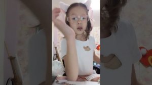 Мой первый маникюр. У  меня олергия!!!!!!