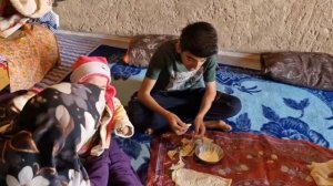 Жизнь в старом доме/история матери одиночки с тремя сыновьями 1