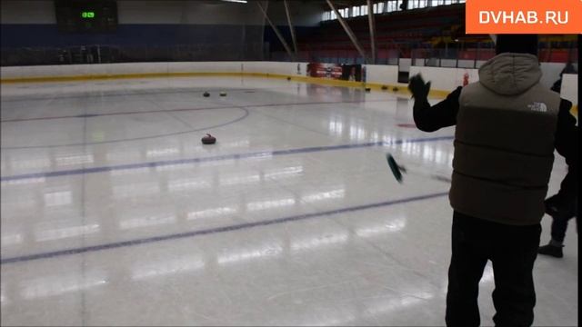 Секция керлинга открылась в ледовом дворце «Металлург» смотреть онлайн