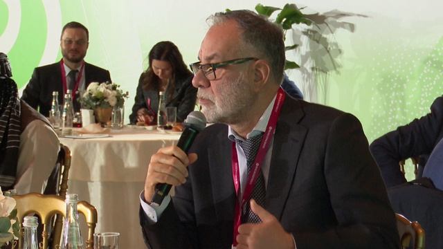 Деловой завтрак Петербургской Биржи на РЭН-2025 (eng) смотреть онлайн