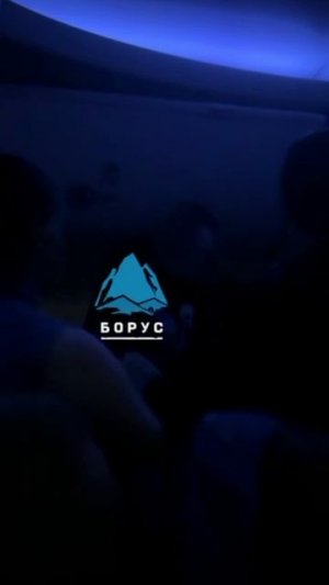 На авиарейсе «Москва — Красноярск» девушка устроила истерику, молилась Господу и оскорбляла всех.