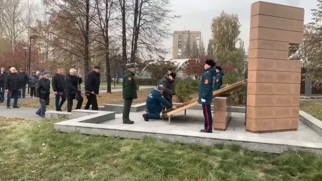 Торжественное мероприятие у монумента выпускникам КВВКУС в г. Кемерово, посвящённое 106-й годовщине смотреть онлайн