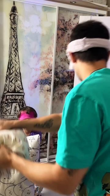 ОН выиграл конкурс подушек 😂🥳 смотреть онлайн