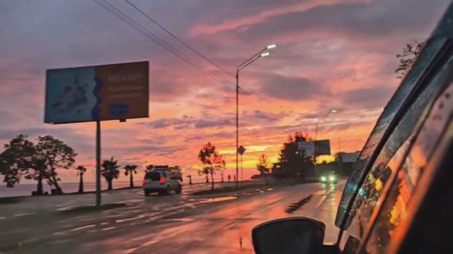 Несмотря на дождливую погоду, сегодня вечером в Абхазии был очень красивый закат (20.10.2025) смотреть онлайн