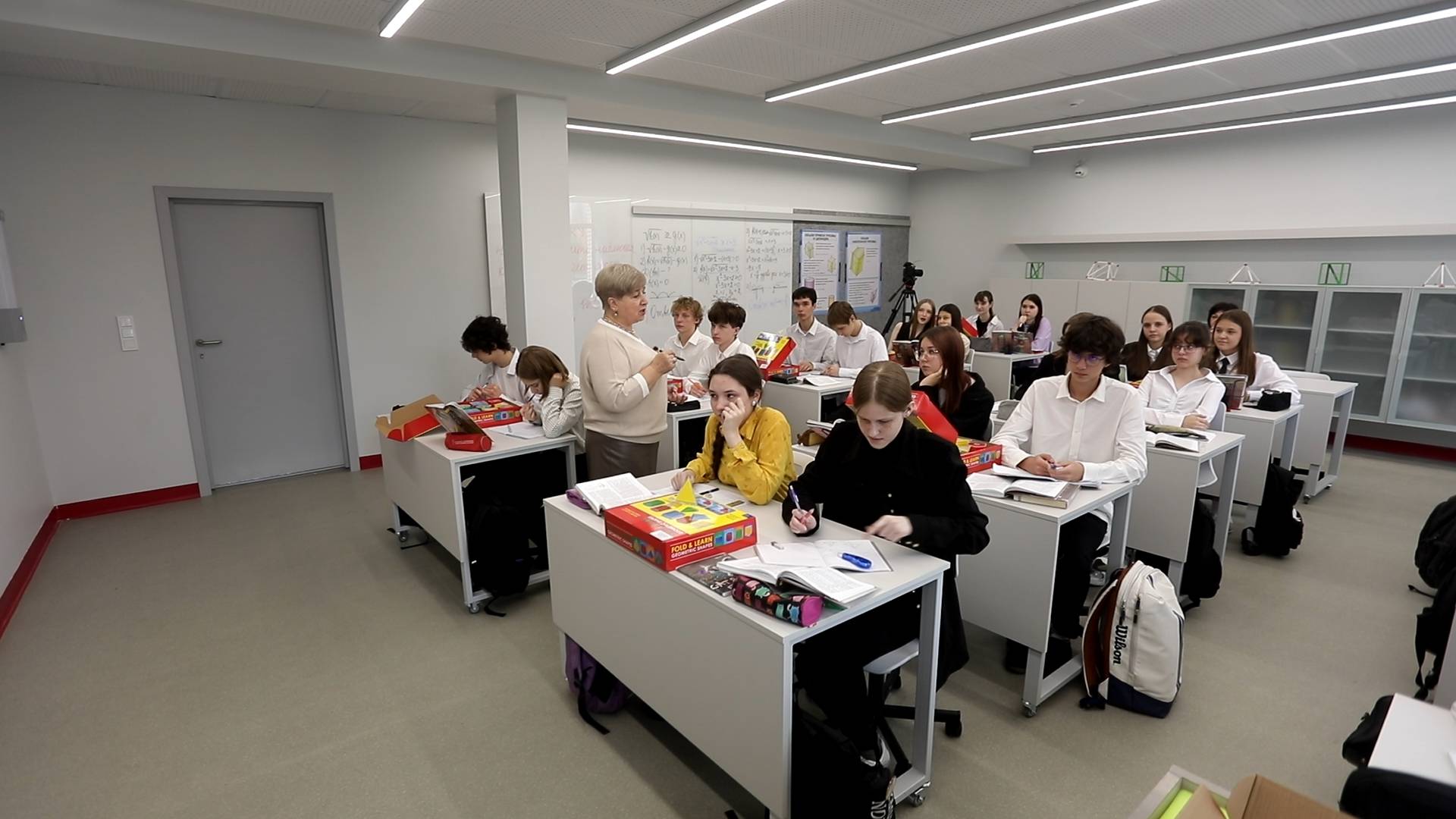 Гимназия № 1 Железногорска получила в подарок от «Металлоинвеста» математический класс смотреть онлайн