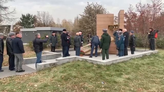 Торжественное мероприятие у монумента выпускникам КВВКУС в г. Кемерово, посвящённое 106-й годовщине смотреть онлайн