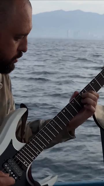 Nha Trang coast. GTRS W800 in open sea ) #guitar #gtrs смотреть онлайн
