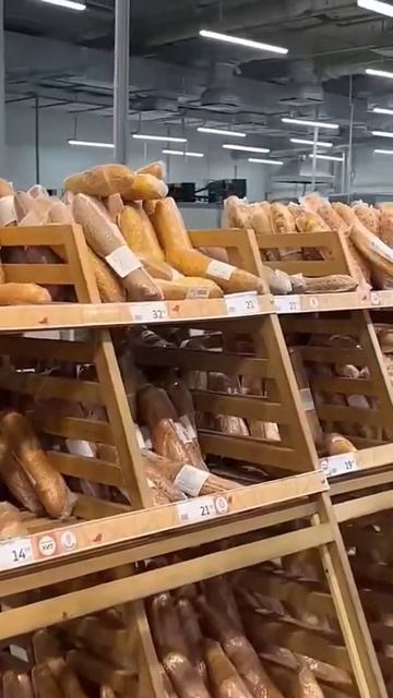 Сходил в Ашане за хлебом в надежде Таккер Карлсона встречу в этом раз.#russia #russia #такеркарлсон