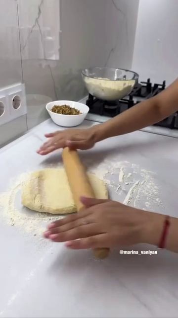 🥠 «Гата»: сладкий пирог с начинкой из масла