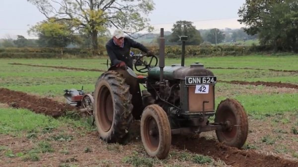 ЭТО ВИДЕО НАБРАЛО 1 МЛН ПРОСМОТРОВ! Трактора 1950-ых! Как новые! #23
