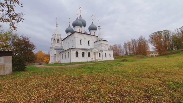 Крестовоздвиженский собор. Тутаев. Расположен на территории старого городища Романовского кремля. смотреть онлайн