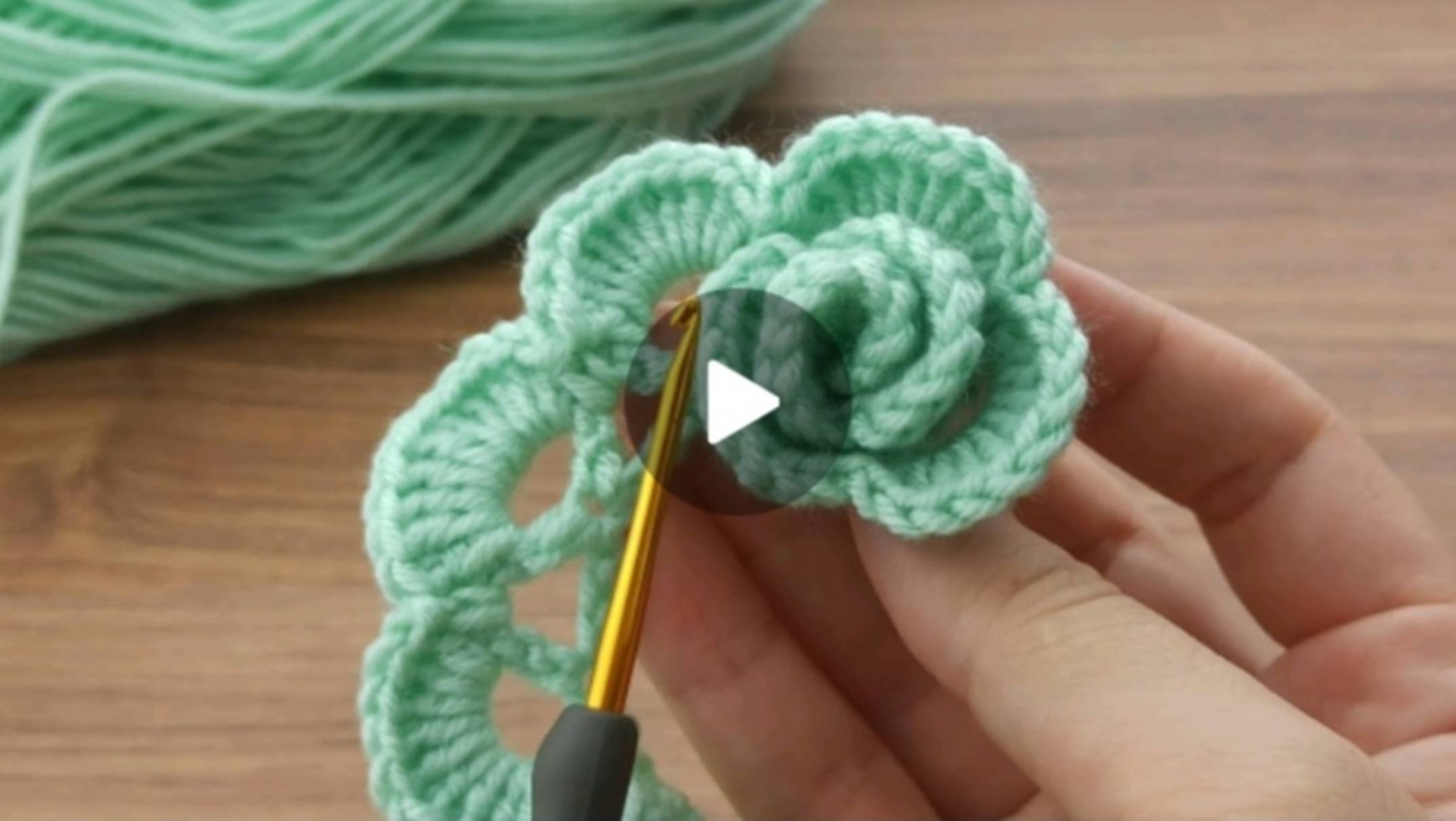 Шикарная розочка крючком 🌹🌹🌹 #вязаниекрючком #все_в_жизни_связано #всевжизнисвязано смотреть онлайн