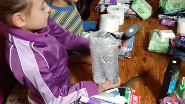 Собрали с детьми наборы первой необходимости/ Волонтерская работа. смотреть онлайн