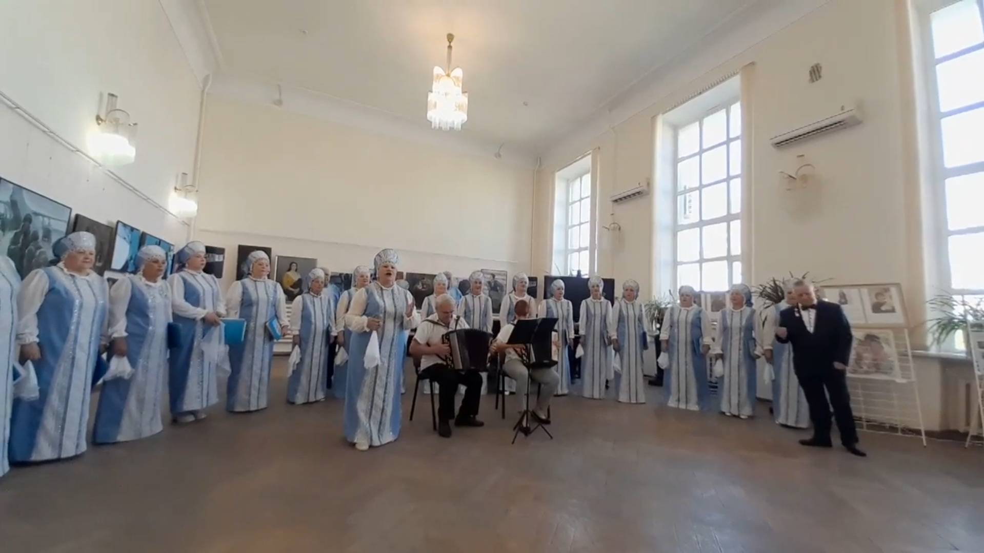 Валерий Шумилин. Люби Россию в непогоду. 18 исполнений песни дедушки в одной композиции (И.Калинин)