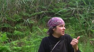 Парень в черной кофте розовой бандане говорит это тупо психушка какая-то вообще уже дурдом