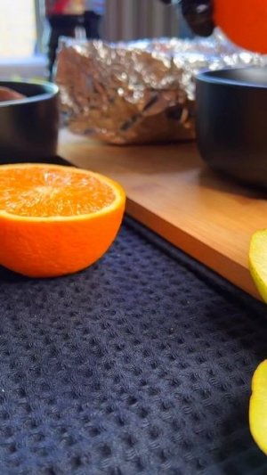 Запеченная форель с грушей и сладким соусом