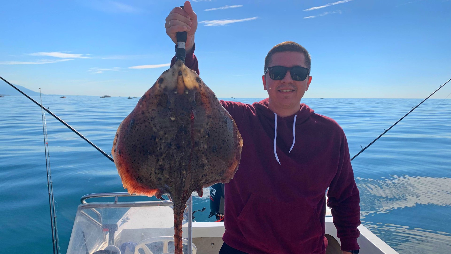 Трофейная рыбалка в Чёрном море 18.20.2025 года. Пять огромных скатов. смотреть онлайн