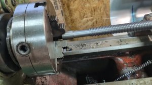 Нарезка трапецеидальной  резьба на токарном станке 1к62