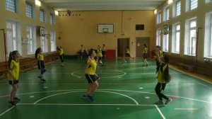 Урок физкультуры - совершенствование технических элементов в волейболе, 7 класс