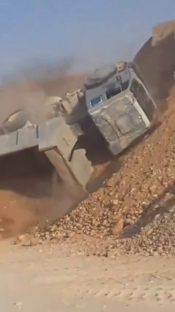 Грузовик слишком близко подъехал к краю #trucks112