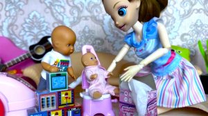 СИДИ НА ГОРШКЕ И ЖДИ🤣 Катя и Макс веселая семейка! Живые куклы Барби истории ДаринелкаТВ