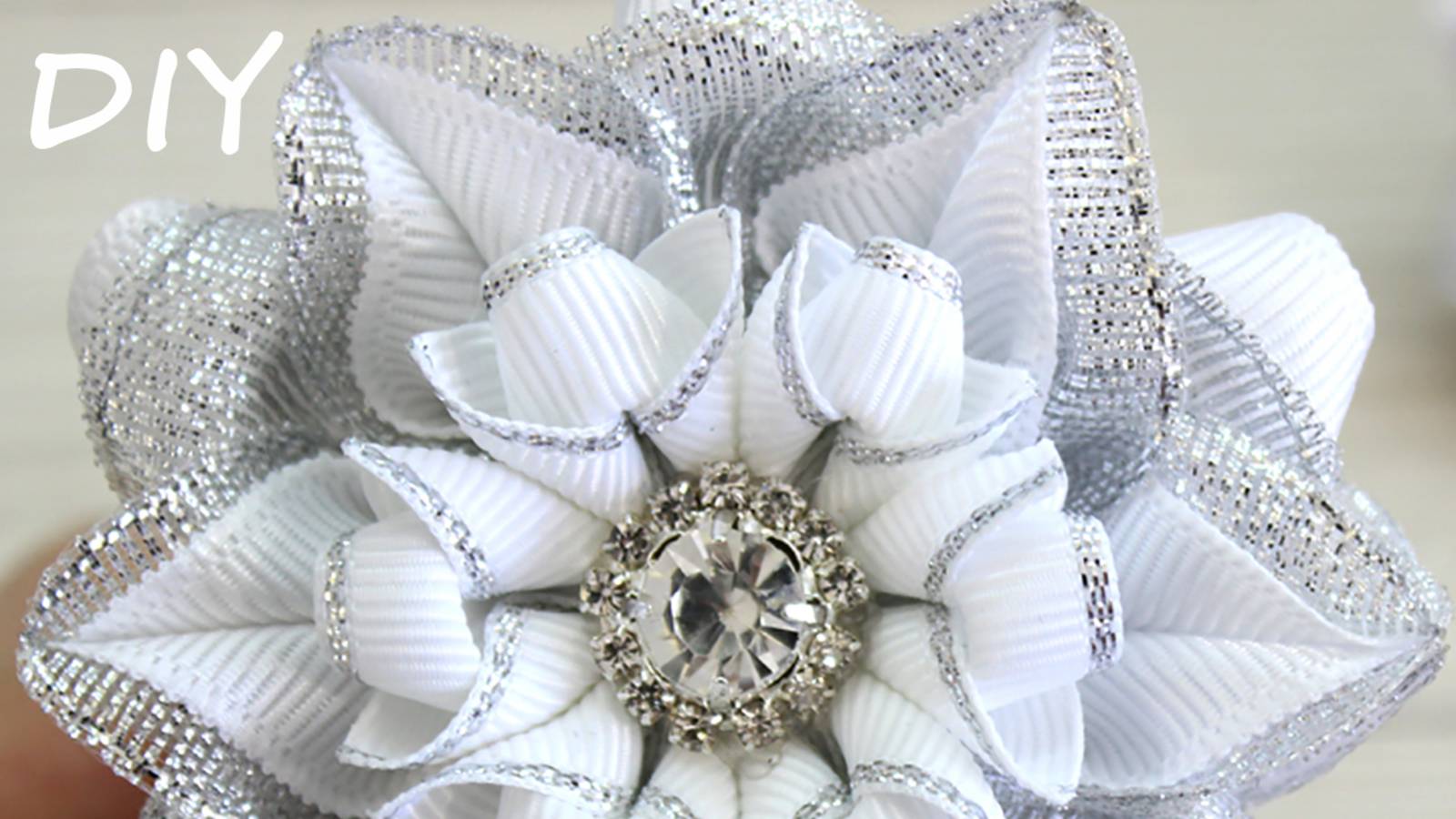 Новогодний цветок из лент. Мастер-класс зимний цветок канзаши