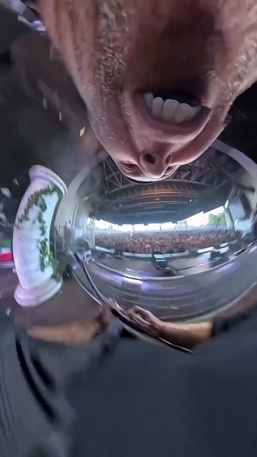 Something is wrong with the guitarist of i prevail... смотреть онлайн