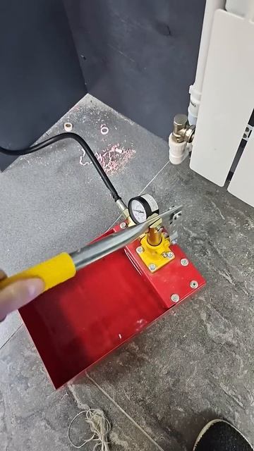 Ручной опрессовщик для отопления легко и просто! смотреть онлайн