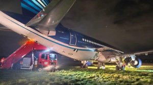 В аэропорту Пулково самолет Азербайджанских авиалиний выкатился за пределы взлетно-посадочной полосы