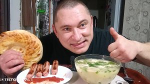 мукбанг/обжорыч/пельмени домашние с шурпой, сосиски жареные/