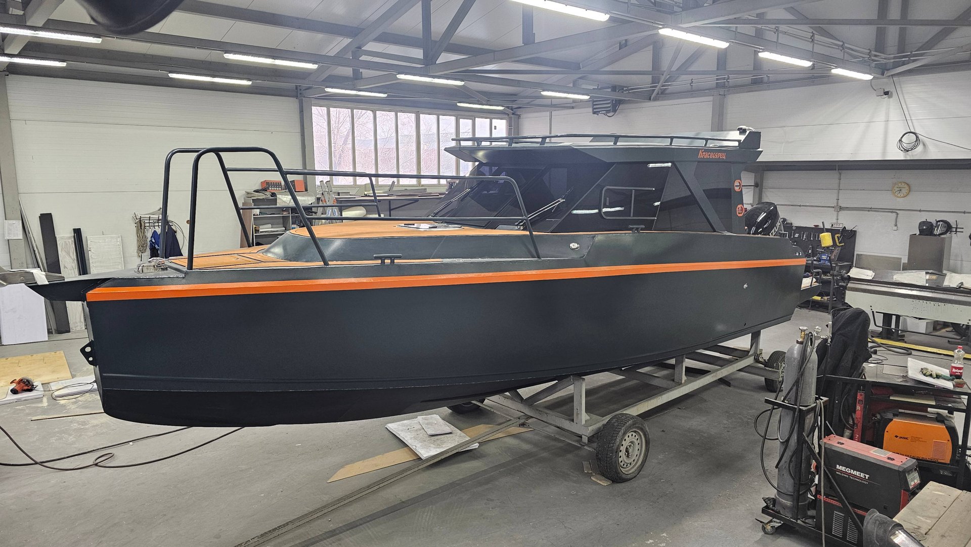 Кабинный алюминиевый катер с каютой 8,3м