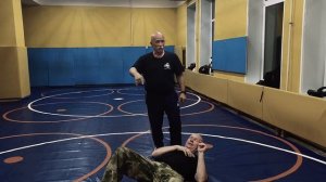 для улицы. от удара ногой.В.Н.Крючков