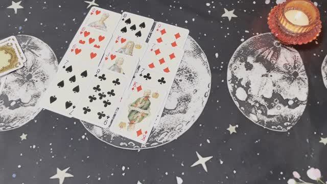 Червонная дама. Ближайшее будущее. Гадание на игральных картах смотреть онлайн