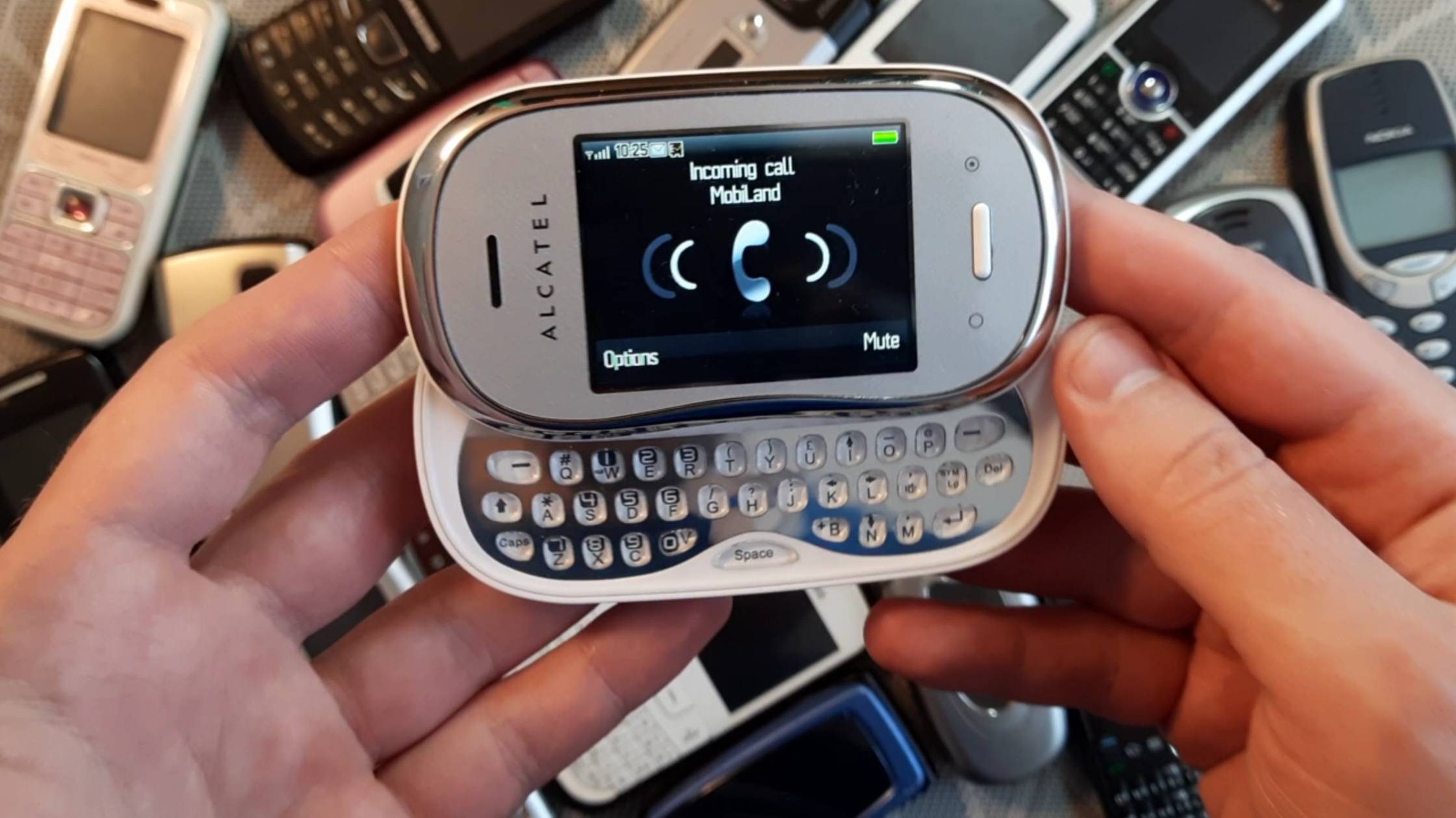 Кнопочные телефоны из прошлого все еще прекрасно работают смотреть онлайн