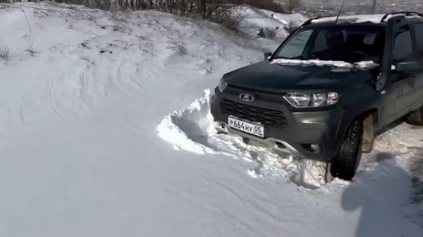 На ниве Тревел по сугробам #дагестан #нива #travel #niva #niva #offroad #махачкала #тревел #туризм