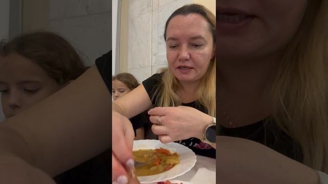 Овощное рагу с сардельками. Мукбанг. Ужин в санатории 18.10.2025 смотреть онлайн