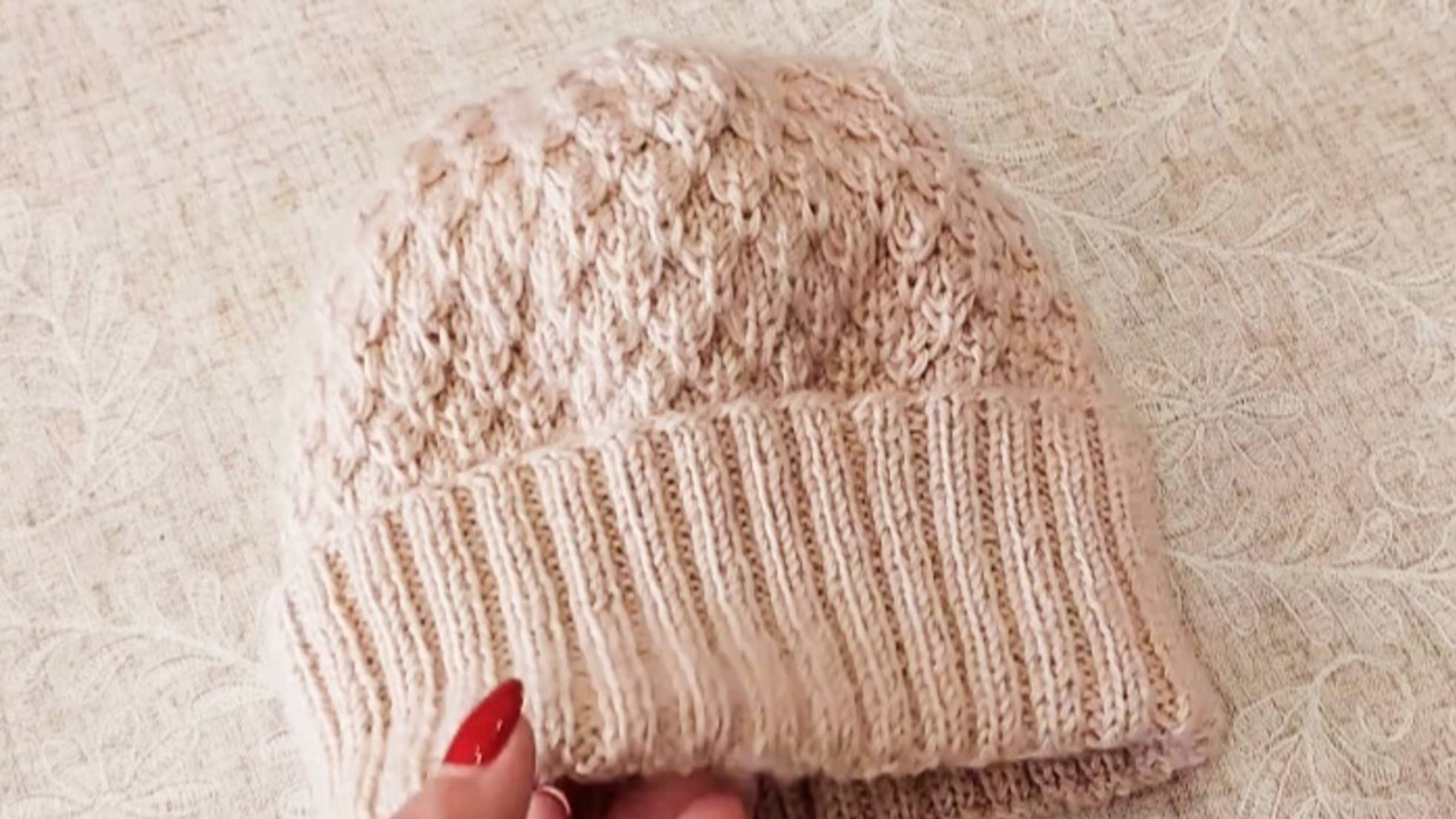 Время утепляться...ШАПКА СПИЦАМИ...ПОДРОБНО КАК ВЯЗАЛА смотреть онлайн