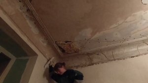 День 76-77. Штукатурка и молдинг по месту. Восстановление и реставрация потолка с лепниной и дранкой