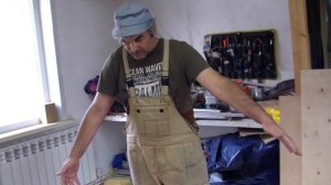 Длинная лодка с маленькими баллонами