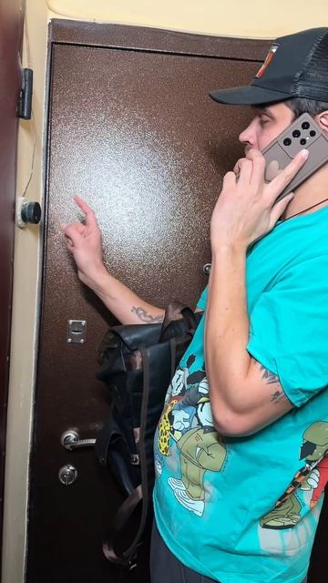 Какую музыкальную композицию он дал послушать? 🫣 смотреть онлайн