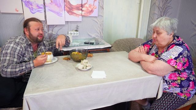 ПОПРОВЕДАЛ ОТЦА Что мама ему купила Вкусно кушаю картошку в горшочке ЖИЗНЬ ЗА ГОРОДОМ смотреть онлайн