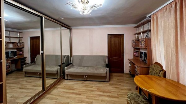 Аренда 2к дзержинского Ялта видео