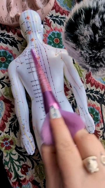 АСМР Массаж для пластикового мужика 👐 ASMR Acupuncture plastic man doll #asmr #асмр #massage смотреть онлайн