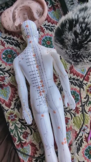 АСМР Массаж для пластикового мужика 👐 ASMR Acupuncture plastic man doll #asmr #асмр #massage