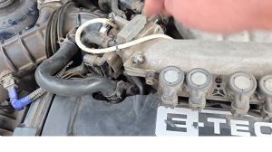 Почему двигатель на бензине троит а на газу сам газует. Нестабильный холостой ход