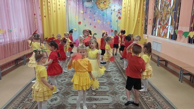 Танец "Разнацветные листочки"
Осенний праздник. смотреть онлайн