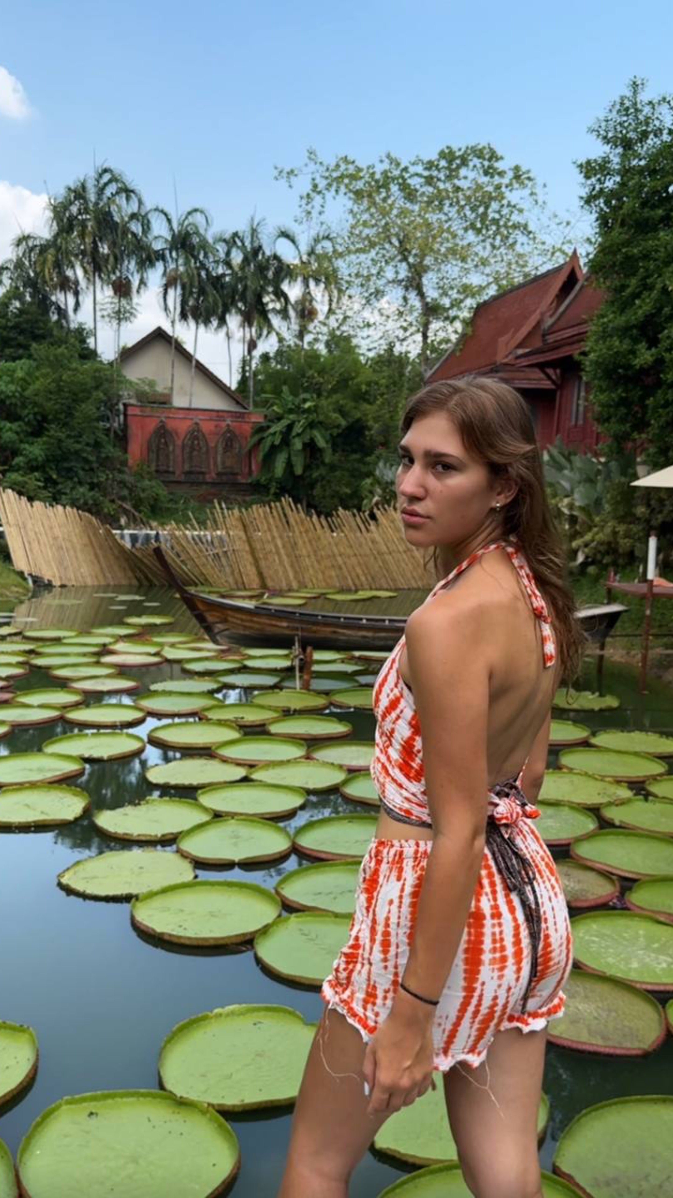 Самое необычное кафе Тайланда?! 😱🪷 смотреть онлайн