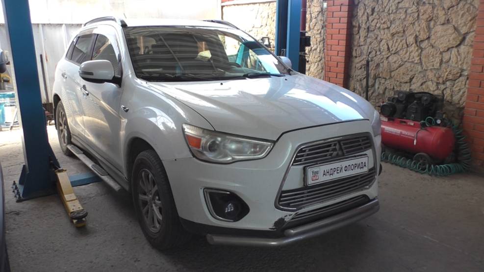 Почему болтаются стекла в передних дверях на Mitsubishi ASX Мицубиси АСХ 1,8 2013 года