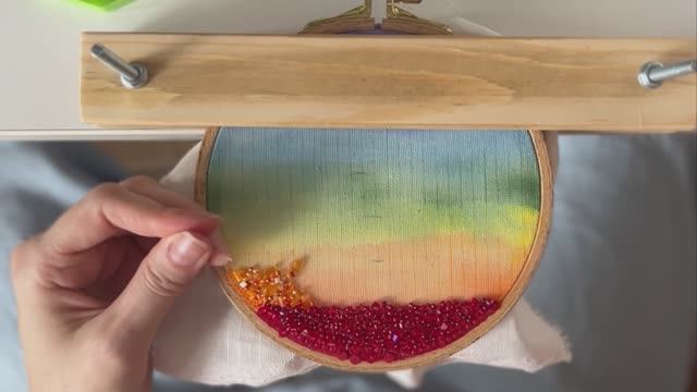 Пробуждение энергии удовольствия. Короткий разговор за вышивкой о чакре эмоций смотреть онлайн