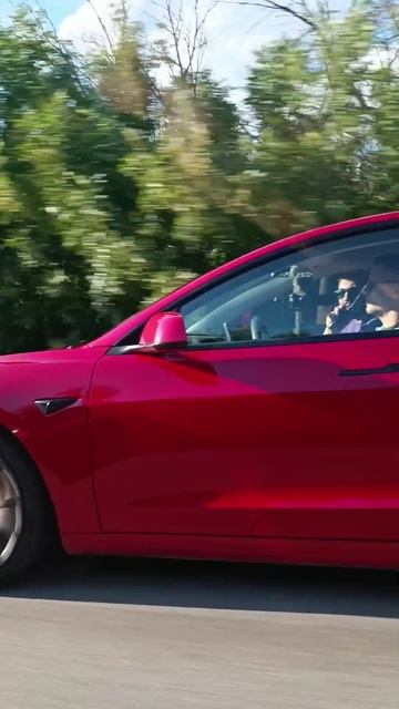 AUDI RS5 550л.с. vs TESLA MODEL 3 Performance 500л.с. смотреть онлайн